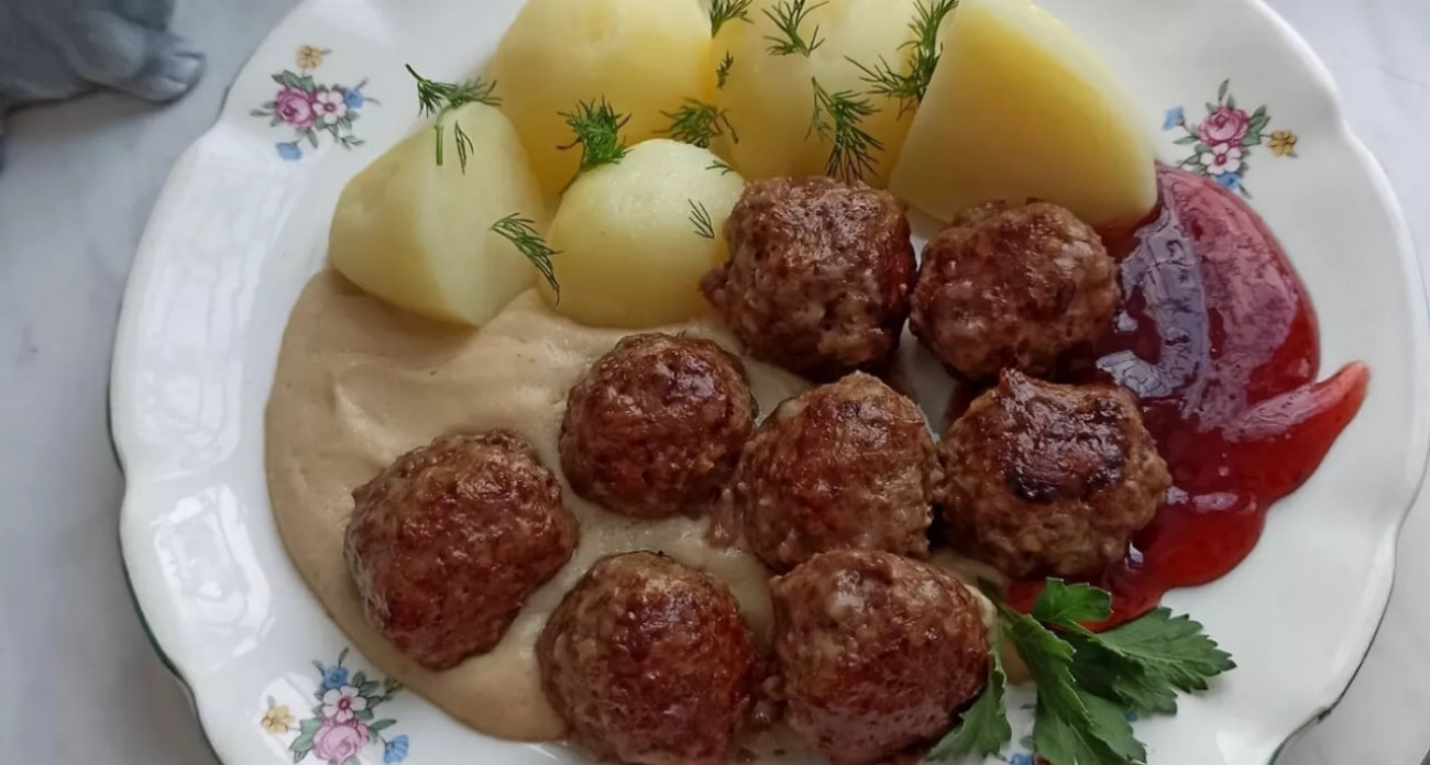 Соскучились по фрикаделькам из "Икеа" и сделали их дома: всего за 20 минут, легендарный вкус