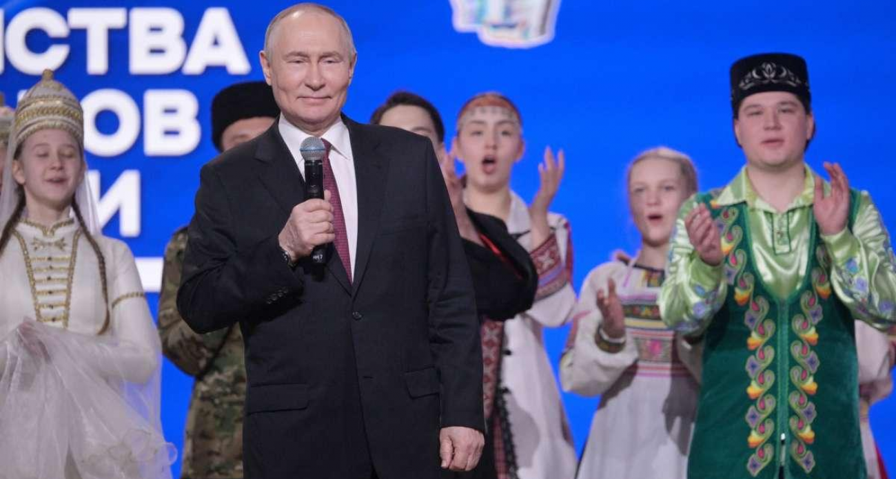 «Россия – семья семей»: Глеб Никитин на открытии Года единства народов в присутствии Путина