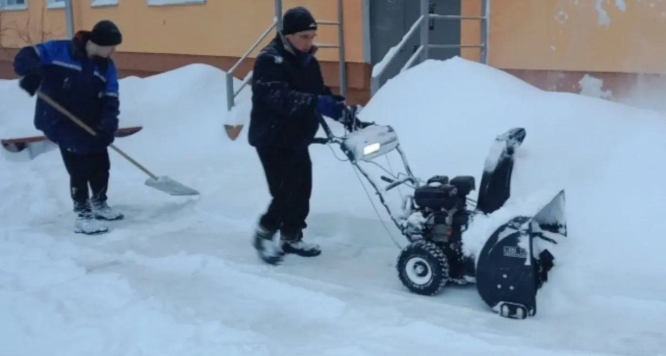 «Смертельная лопата»: двое нижегородцев с больным сердцем погибли при уборке рекордных снегопадов