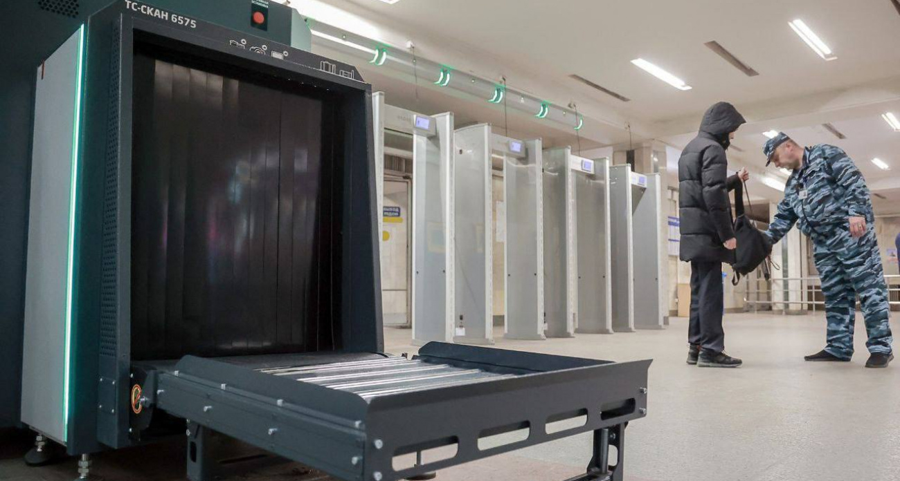 В нижегородском метро начали проверять телефоны у пассажиров