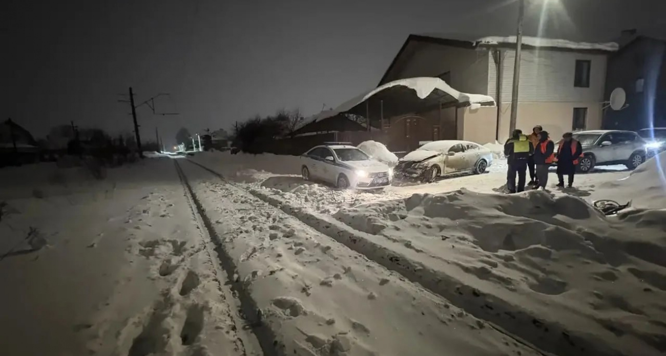 В Нижнем Новгороде на железной дороге Lexus столкнулся с электричкой