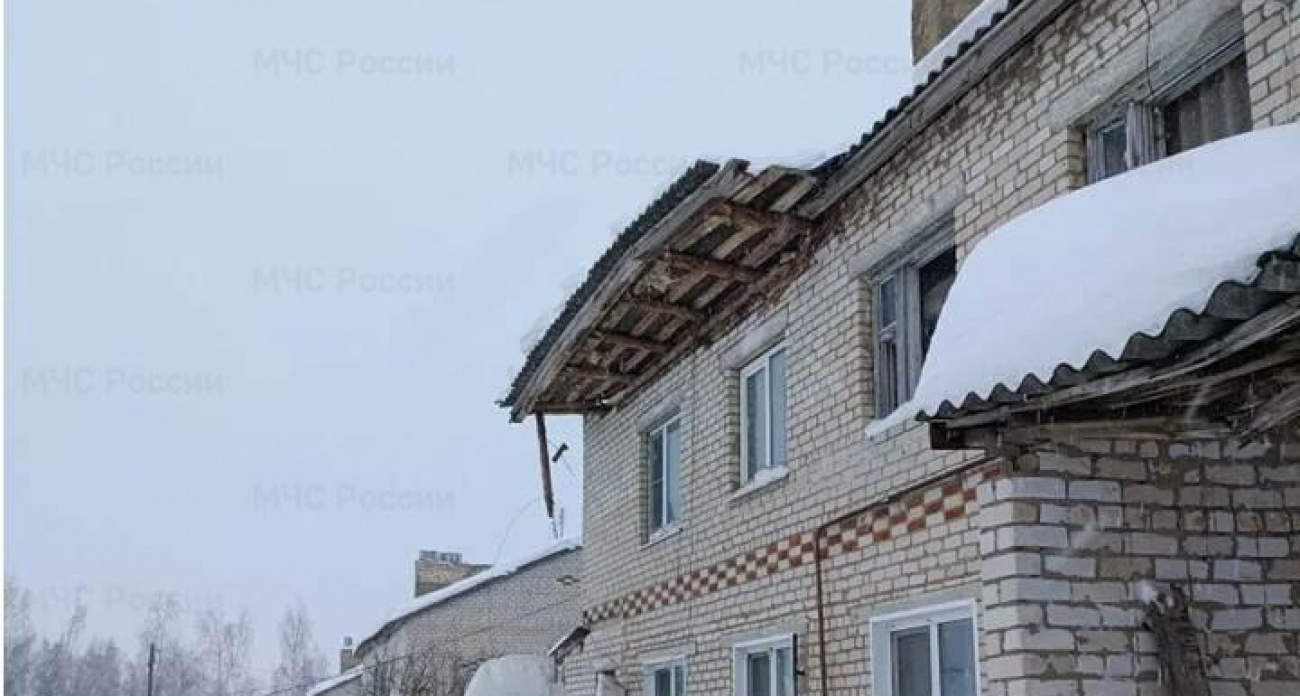 Кровля многоквартирного дома обрушилась в Вадском районе