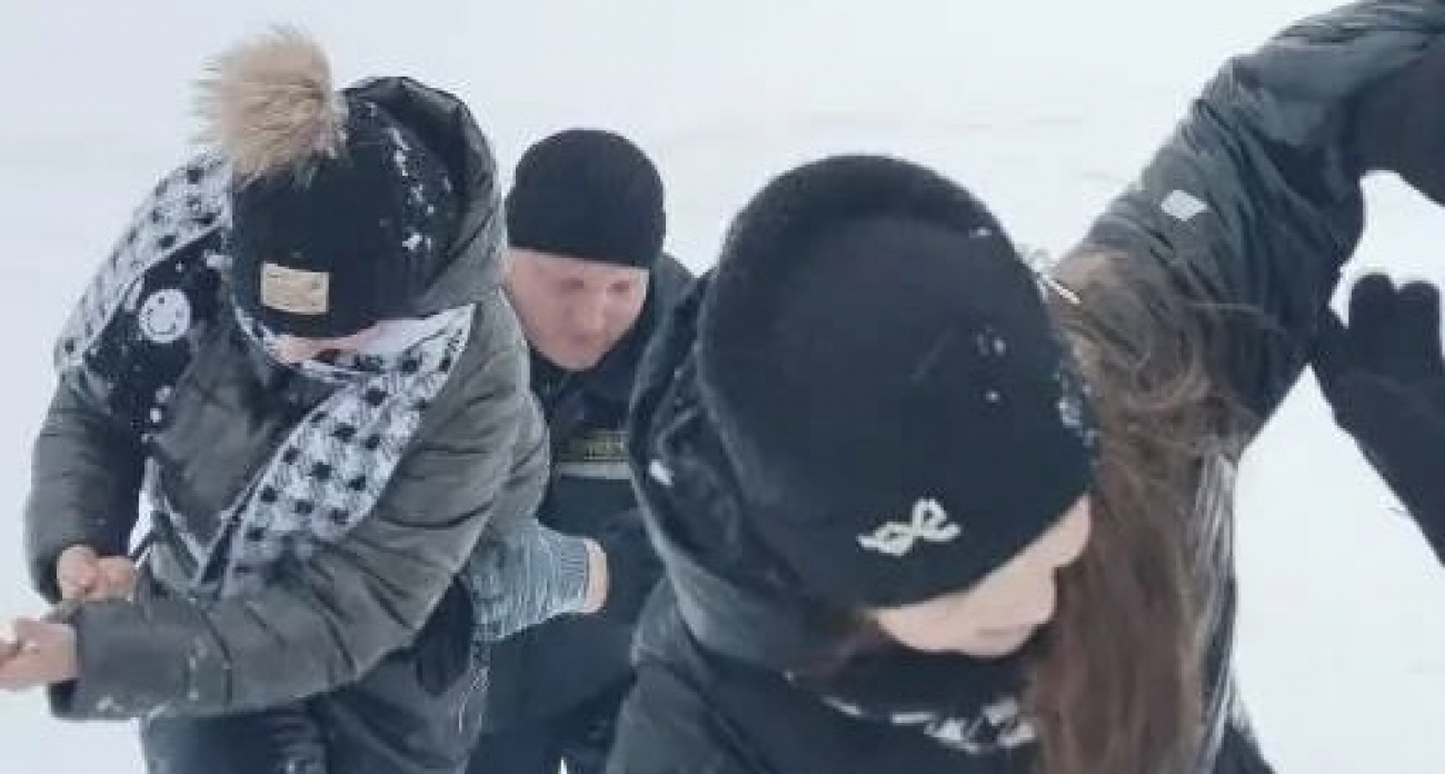 На Оке в Ленинском районе спасатели вытащили двух школьниц с берега