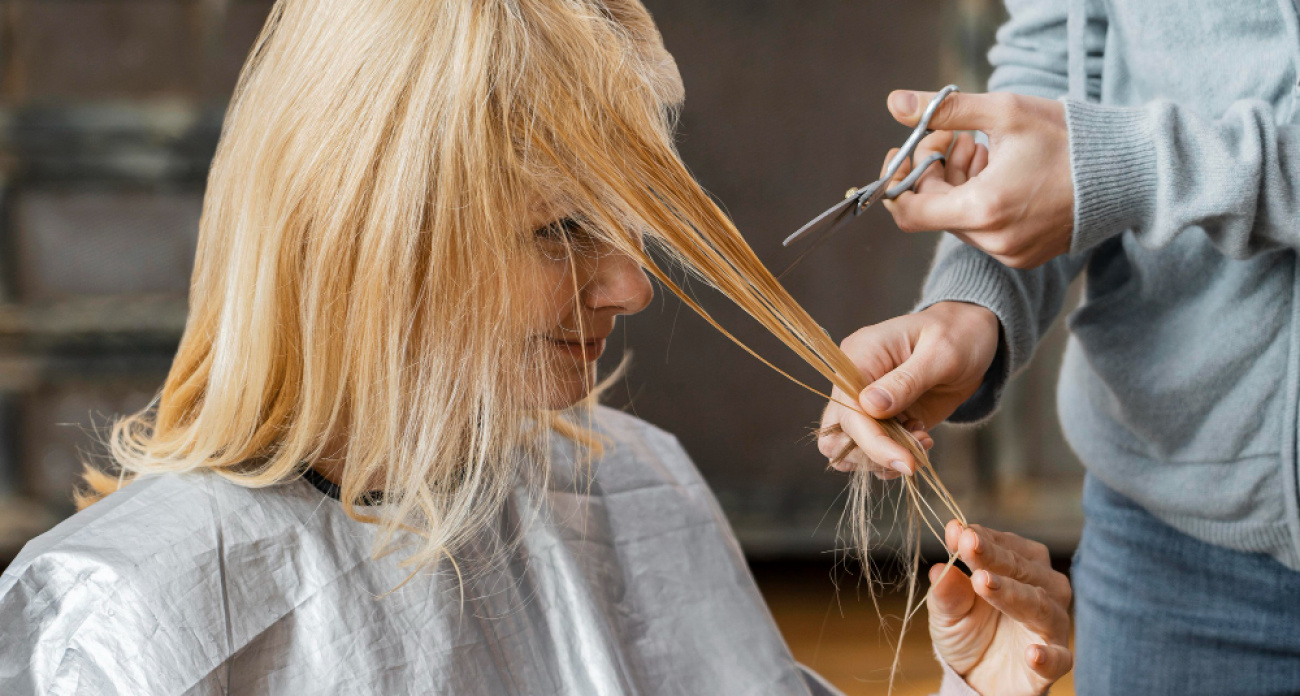 Ни боб, ни пикси: 5 модных весенних стрижек, с которыми женщины 50+ выглядят заметно моложе