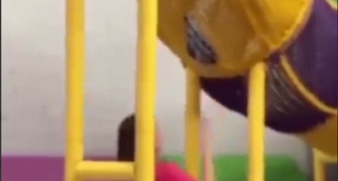 В Нижнем Новгороде ребенок получил травмы, упав с двухметровой высоты в детском центре