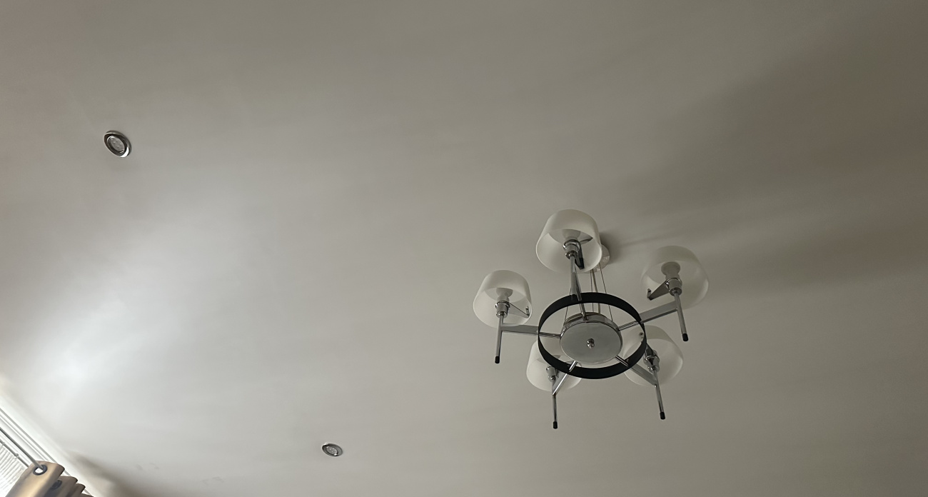 Вешать люстры уже не модно: все дизайнеры кричат о новых трендовых способах осветить комнату 