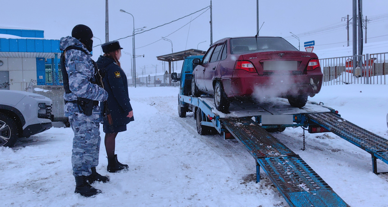 Приставы разлучили трех нижегородцев с их иномарками