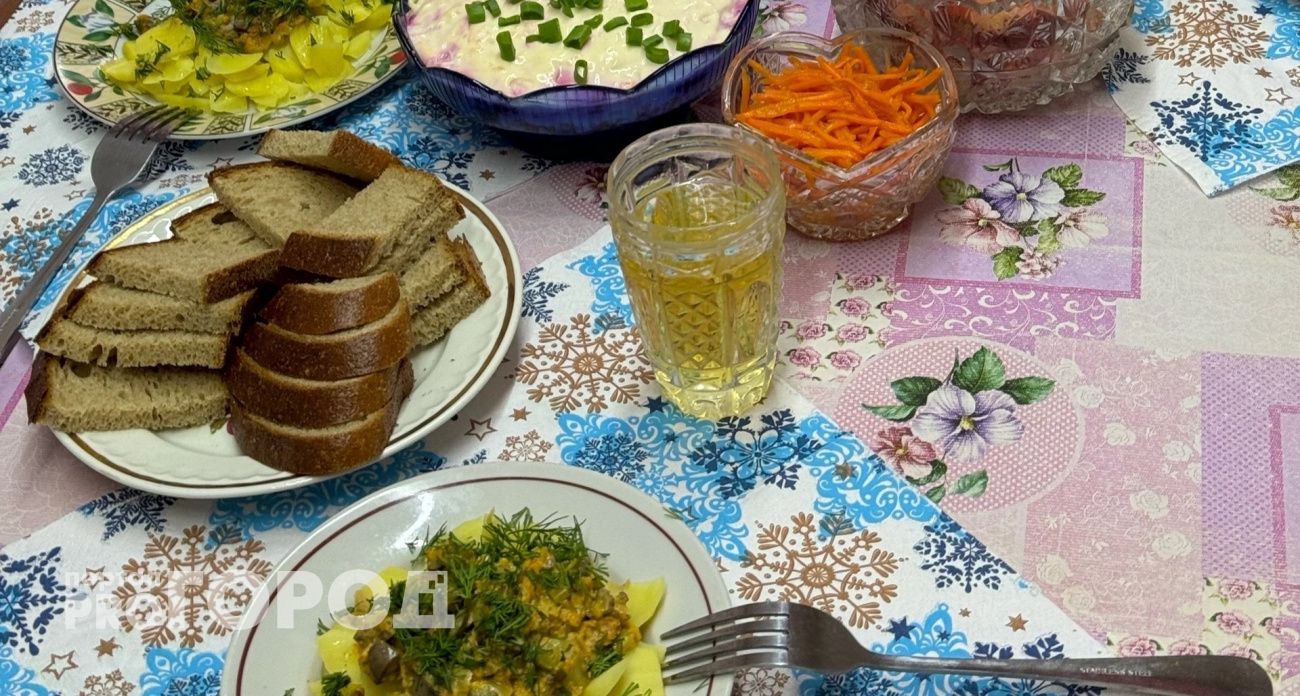 Клеёнка на кухонном столе выдаёт безвкусицу: вот чем её заменили женщины, которые следят за домом 