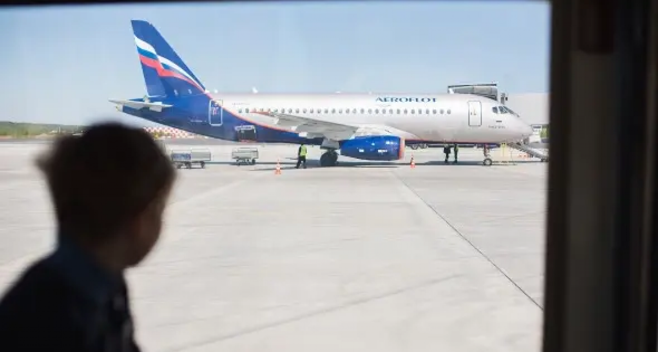 Московский снегопад меняет планы: в Нижнем Новгороде отменяют рейсы и готовят спецтехнику для приема столичных бортов