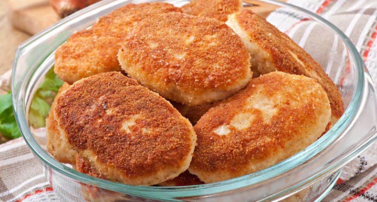 Чтобы котлеты таяли во рту, бабушка научила добавлять в фарш особый ингредиент: готовлю только так
