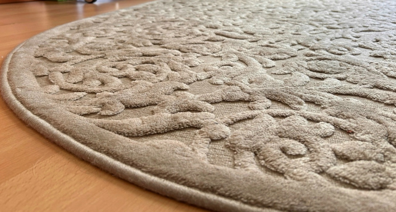 Проведите по ковру этим предметом, и грязи как не бывало: самый быстрый способ очистить покрытие как в химчистке 