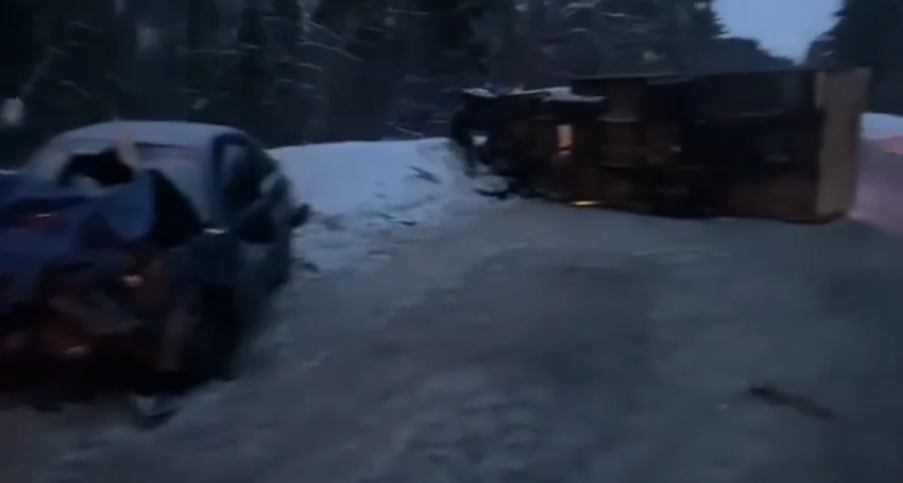 В Кулебакском районе ГАЗель снесла легковушку и перевернулась на дороге