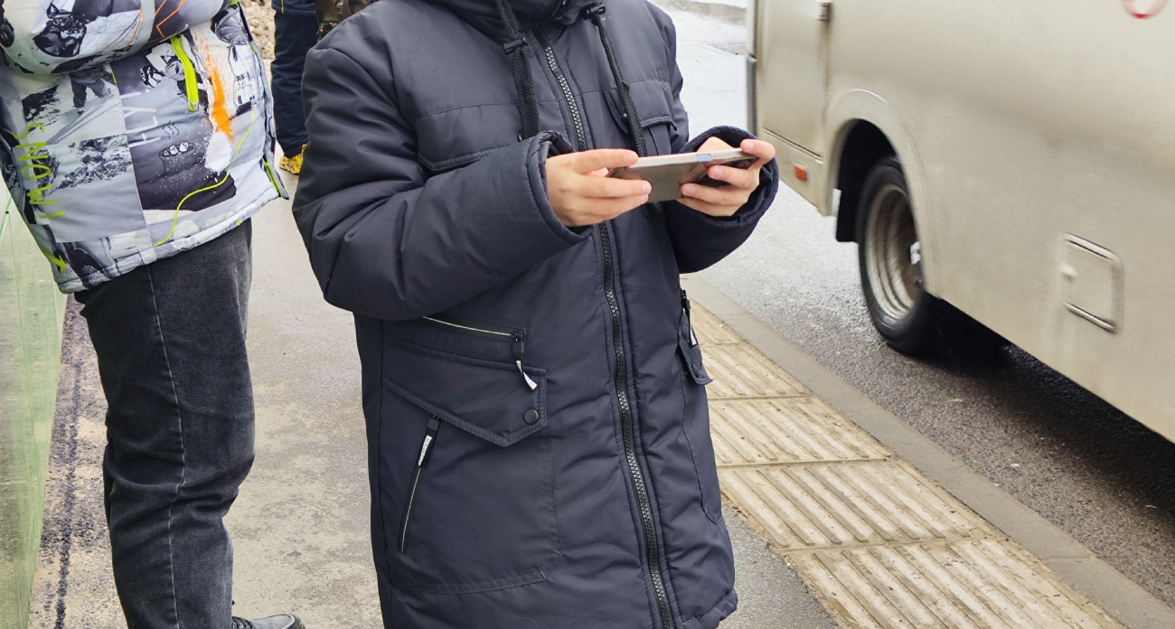 "Сдай телефон до конца недели": в каких случаях учитель имеет право забрать телефон у ребенка