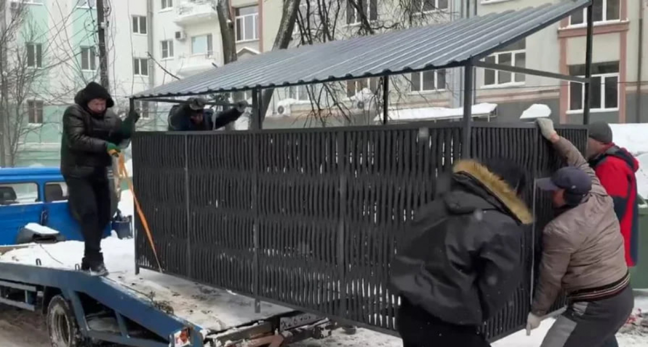 В одном из дворов Нижнего Новгорода появилась мусорка из переработанных отходов