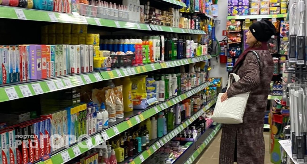 Одна роза в целлофане или весы: россиянки назвали худший подарок на 8 Марта