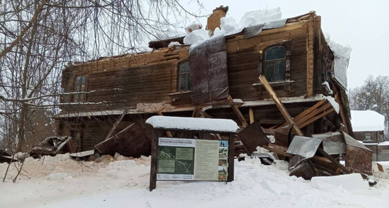 Уникальный терем XIX века по проекту Дельвига разрушен снегом