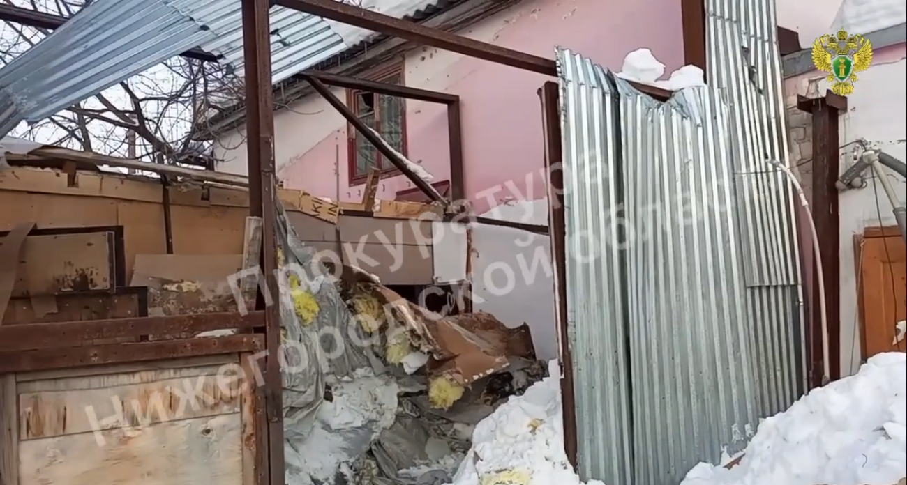 Кровля заброшенного здания обрушилась на подростков в Нижнем Новгороде