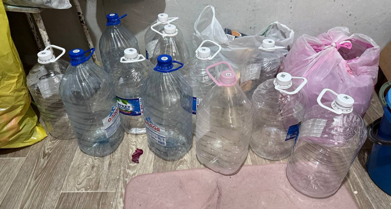 Пластиковые баклажки от воды больше не выкидываю: стали главными помощниками в быту после этих трюков