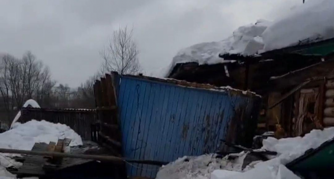 Жильцов откапывали из-под завалов после обрушения крыши в Навашине