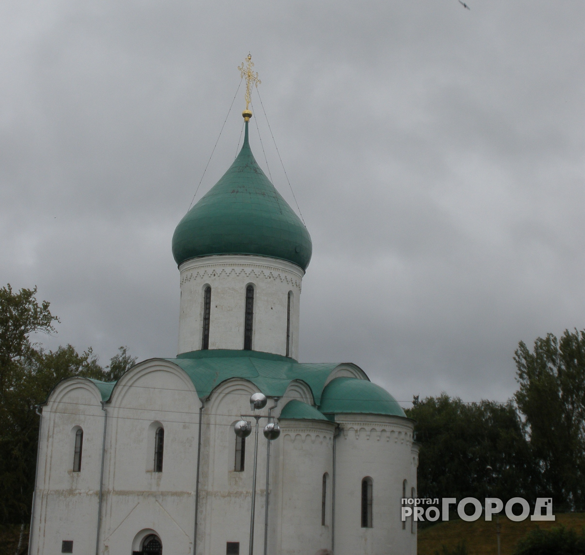 Директоров нижегородских школ обязали явиться в храм