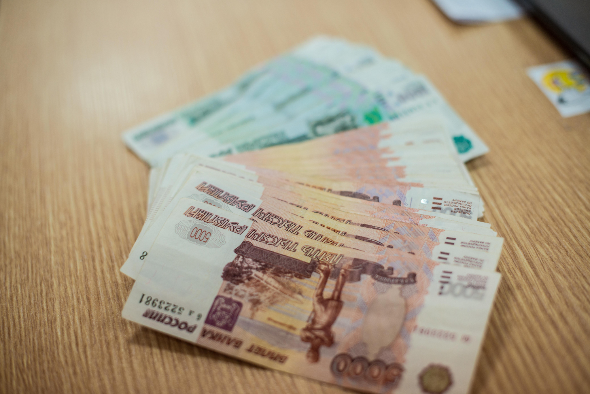 Директор столовой в Нижегородской области почти год не выплачивала зарплату сотрудникам