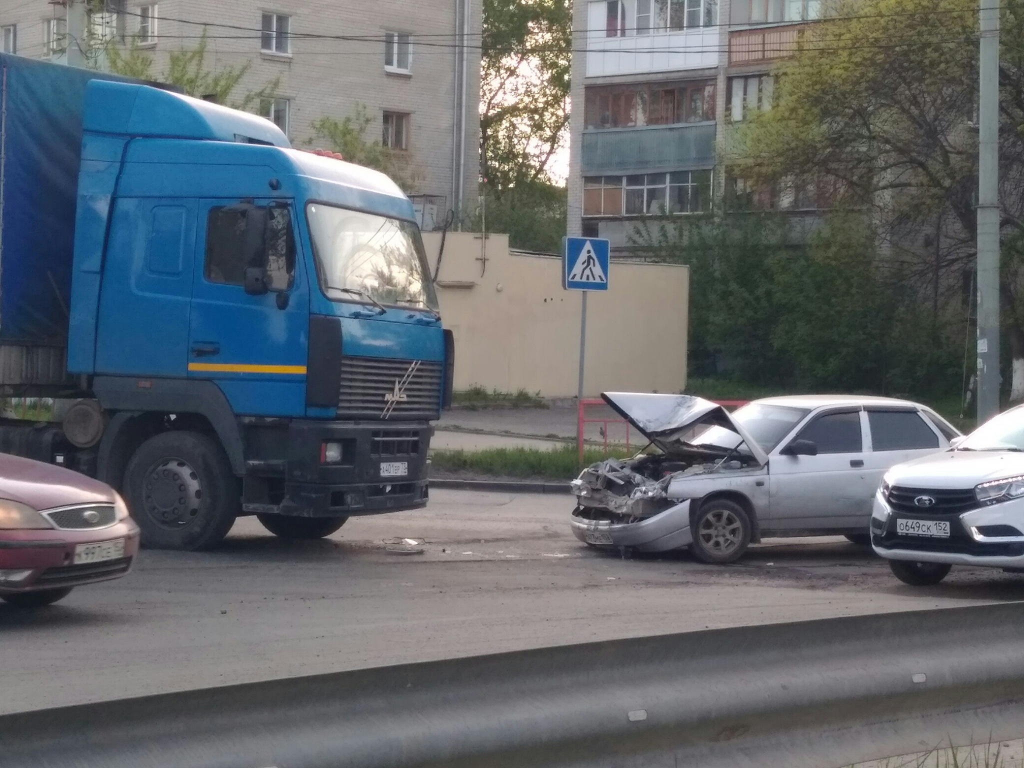 Авария произошла на одном из перекрестков в Автозаводском районе