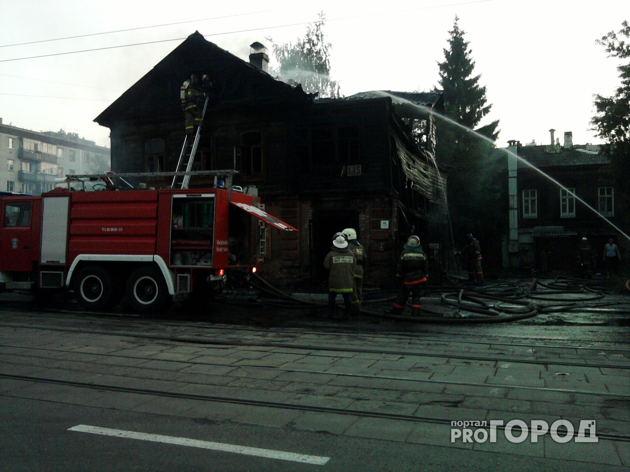 В Нижегородской области сгорели четыре здания и одна машина