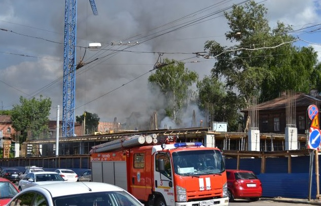 В центре Нижнего Новгорода произошел пожар на стройке (ФОТО)
