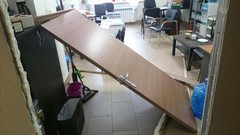 В Нижнем Новгороде неизвестные выбили дверь в офисе "Открытой России"