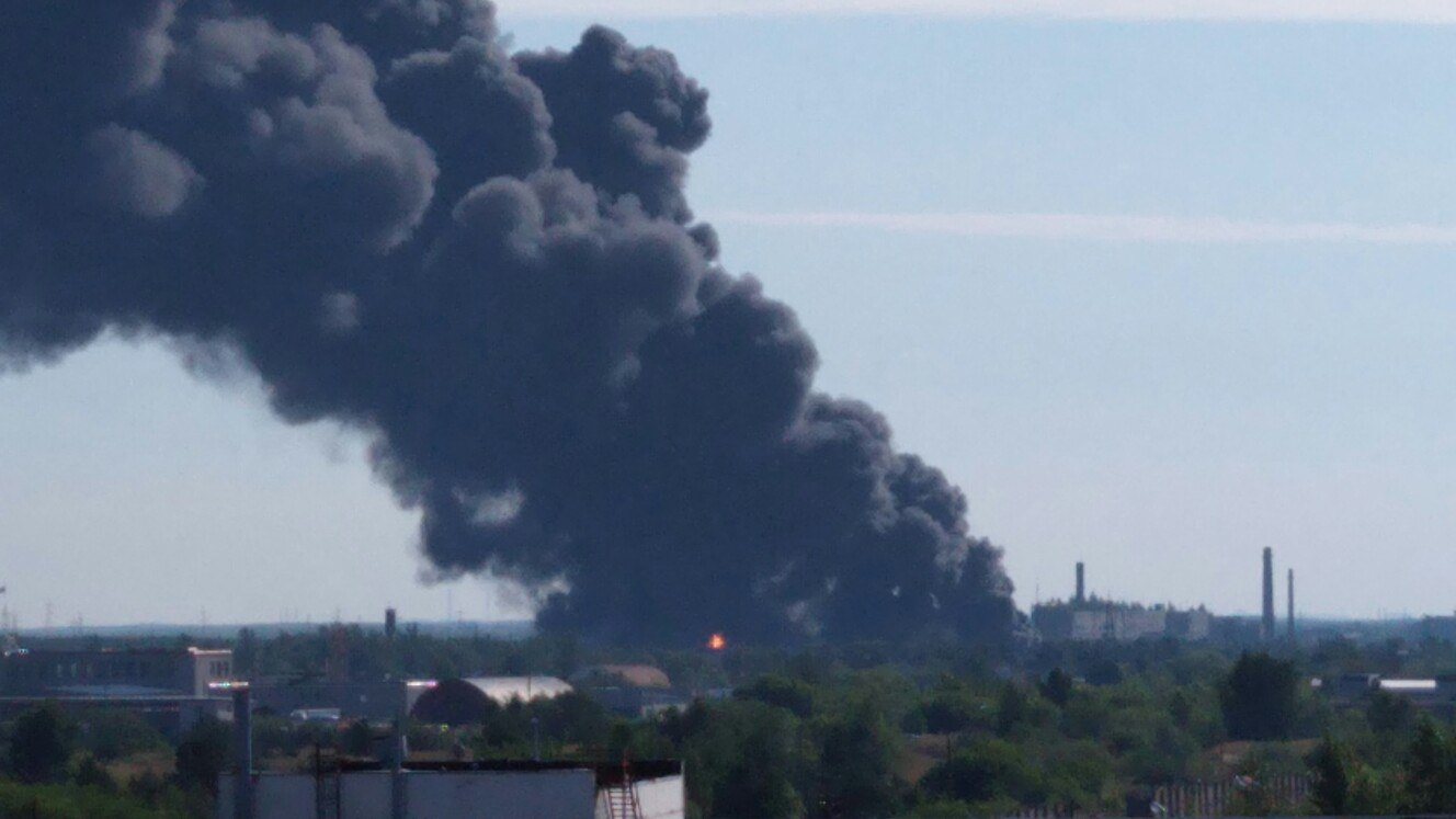 От пожара в цехе по разливу растворителей в Дзержинске могли пострадать жители заречных районов Нижнего (видео)