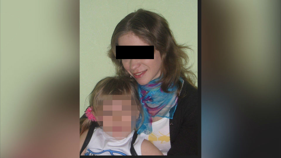 Четырехлетняя малышка нашла свою маму мертвой
