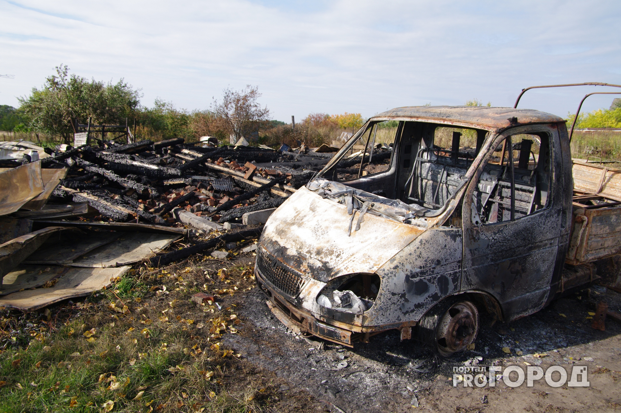 В Нижегородской области дотла сгорели две машины