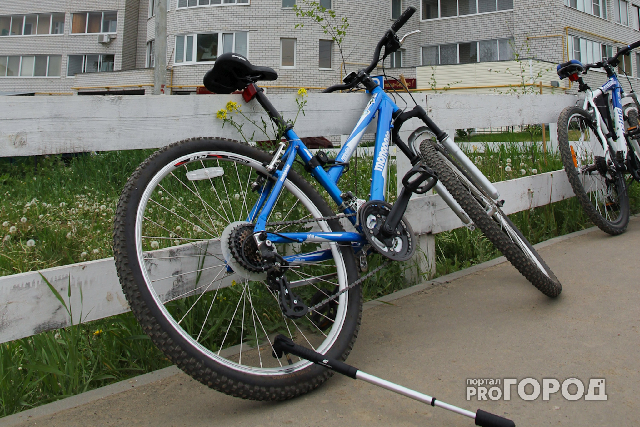 В Нижегородской области иномарка сбила двух подростков на велосипеде