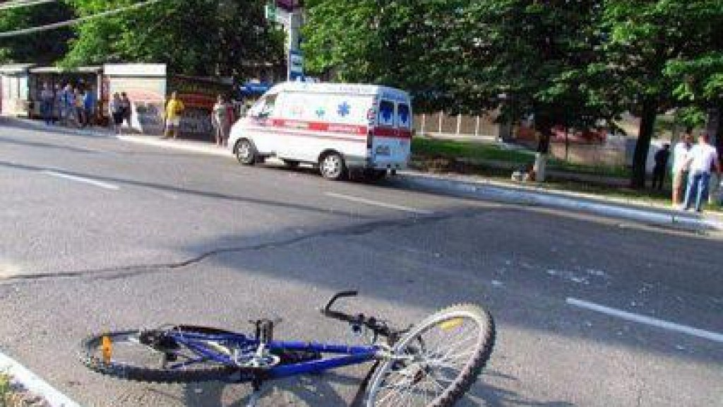 В Сокольском районе пятилетнюю девочку на велосипеде сбил самосвал