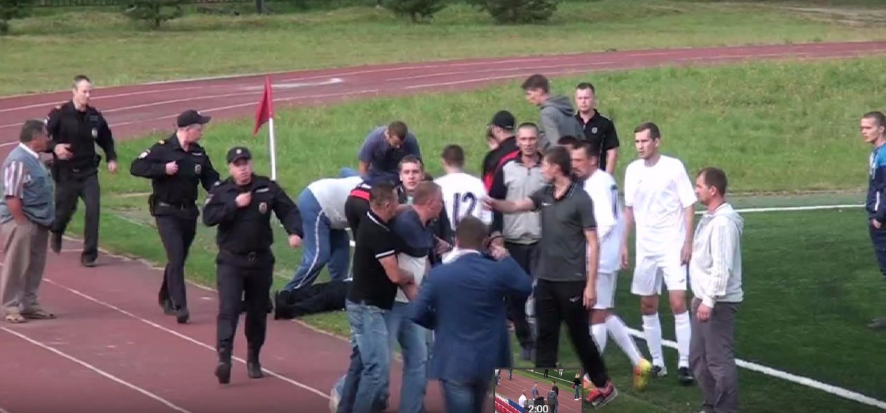 На футбольном матче в Семенове ударили пожилого болельщика (ВИДЕО)