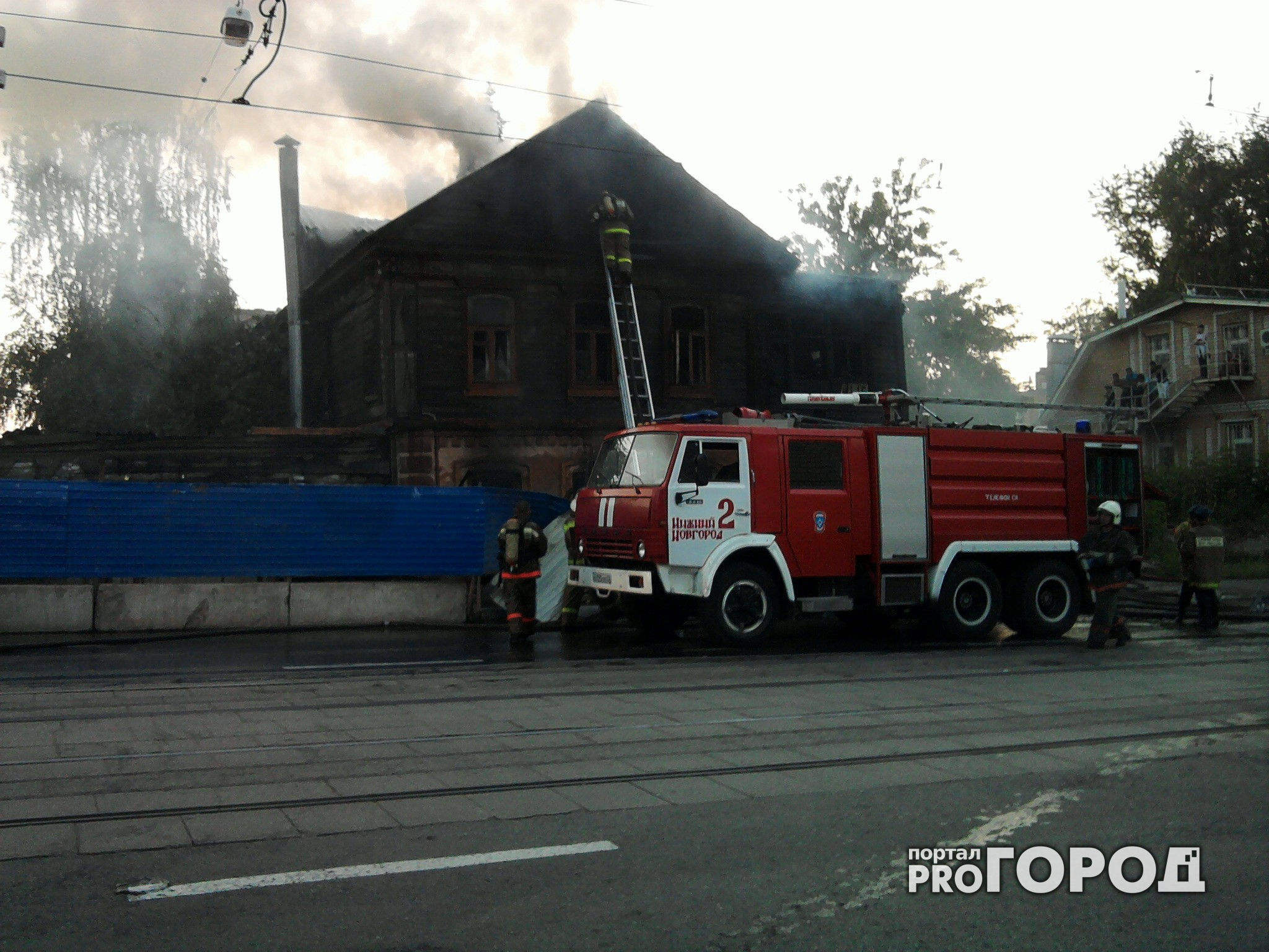 В Нижегородской области сгорели две бани и автомобиль