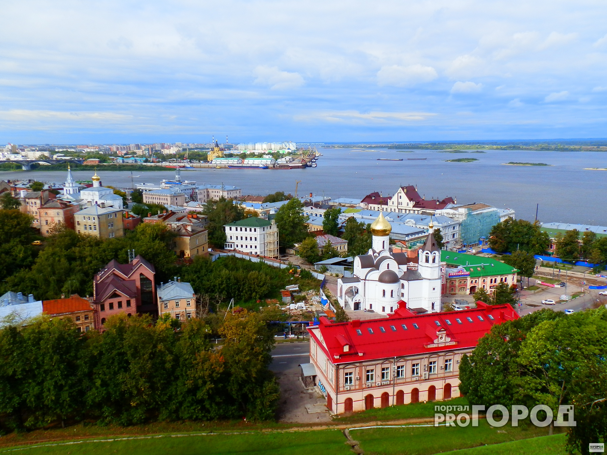 Названы самые популярные города  России для путешествий в бархатный сезон