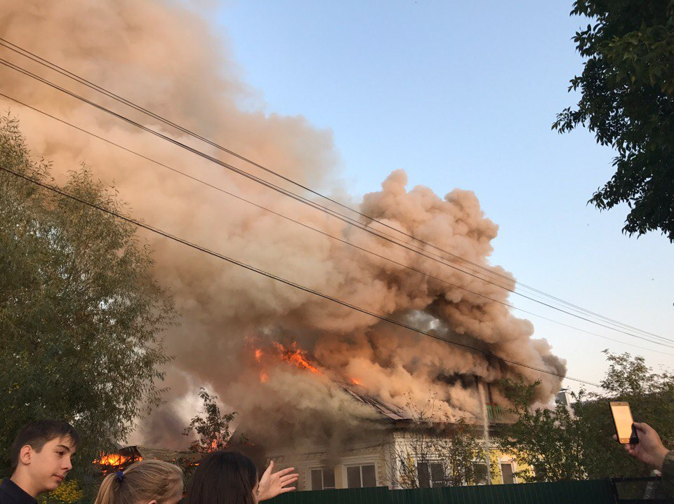 В Нижнем не хватило пожарных машин, чтобы спасти горящий дом