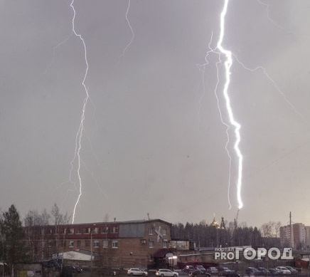 В Нижегородской области молния ударила в частный жилой дом