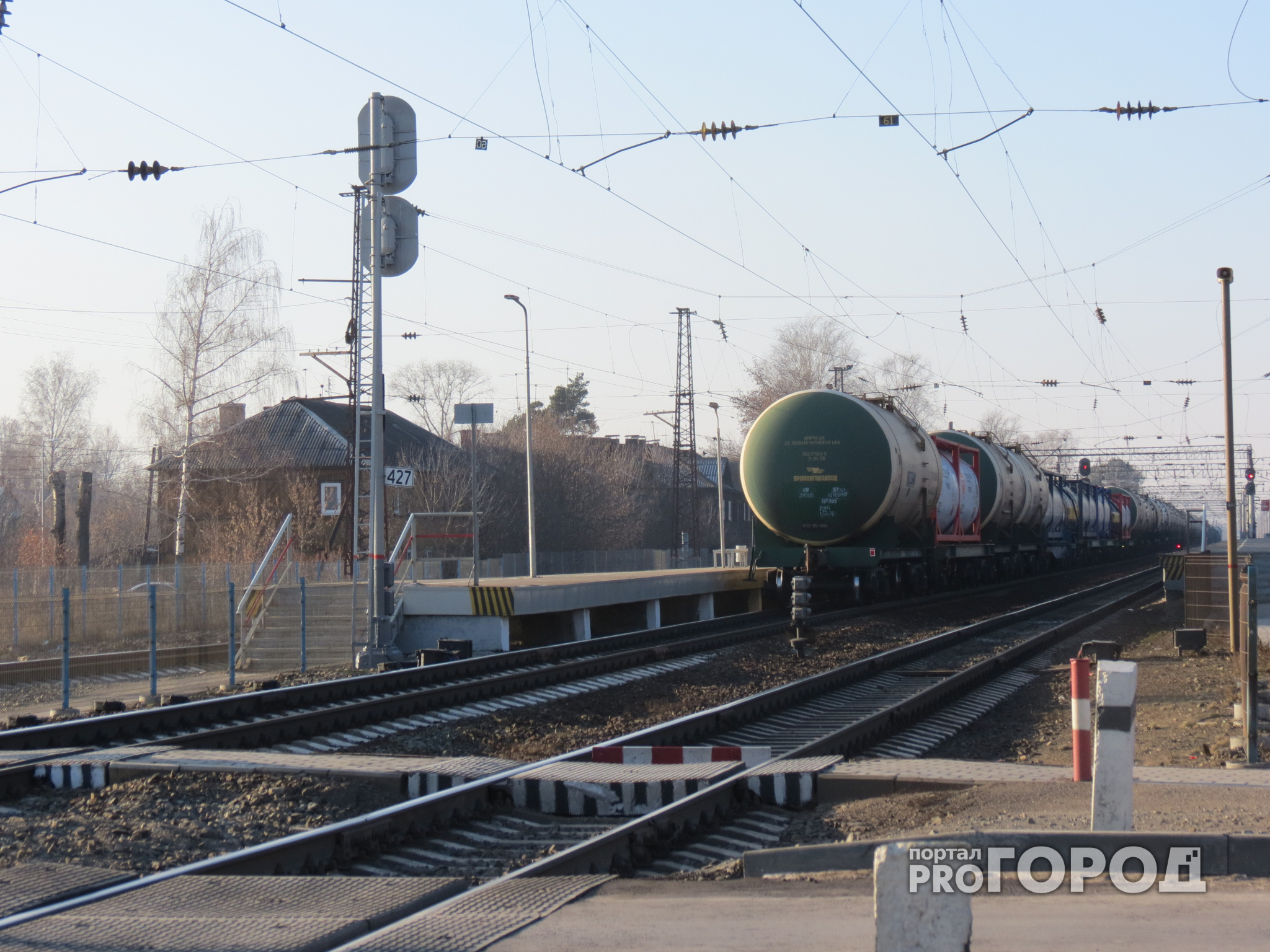 В Дзержинске грузовой поезд сбил 37-летнего мужчину