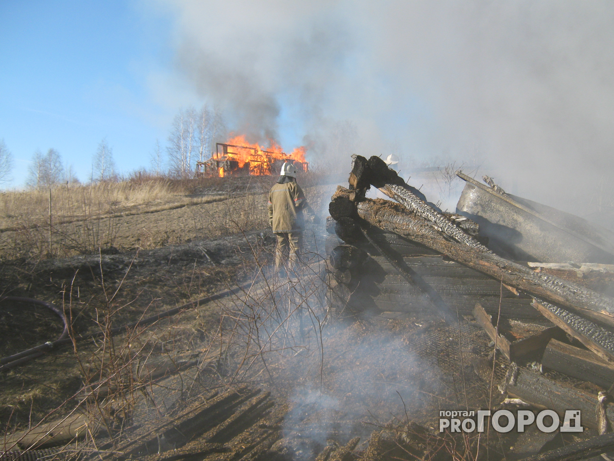В Нижегородской области из-за детской шалости полностью сгорел склад сена