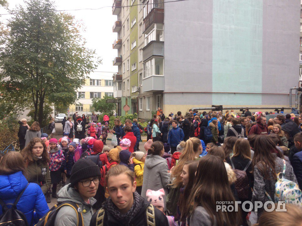 В Нижнем Новгороде из-за угрозы теракта детей массово эвакуируют из школ (ФОТО)