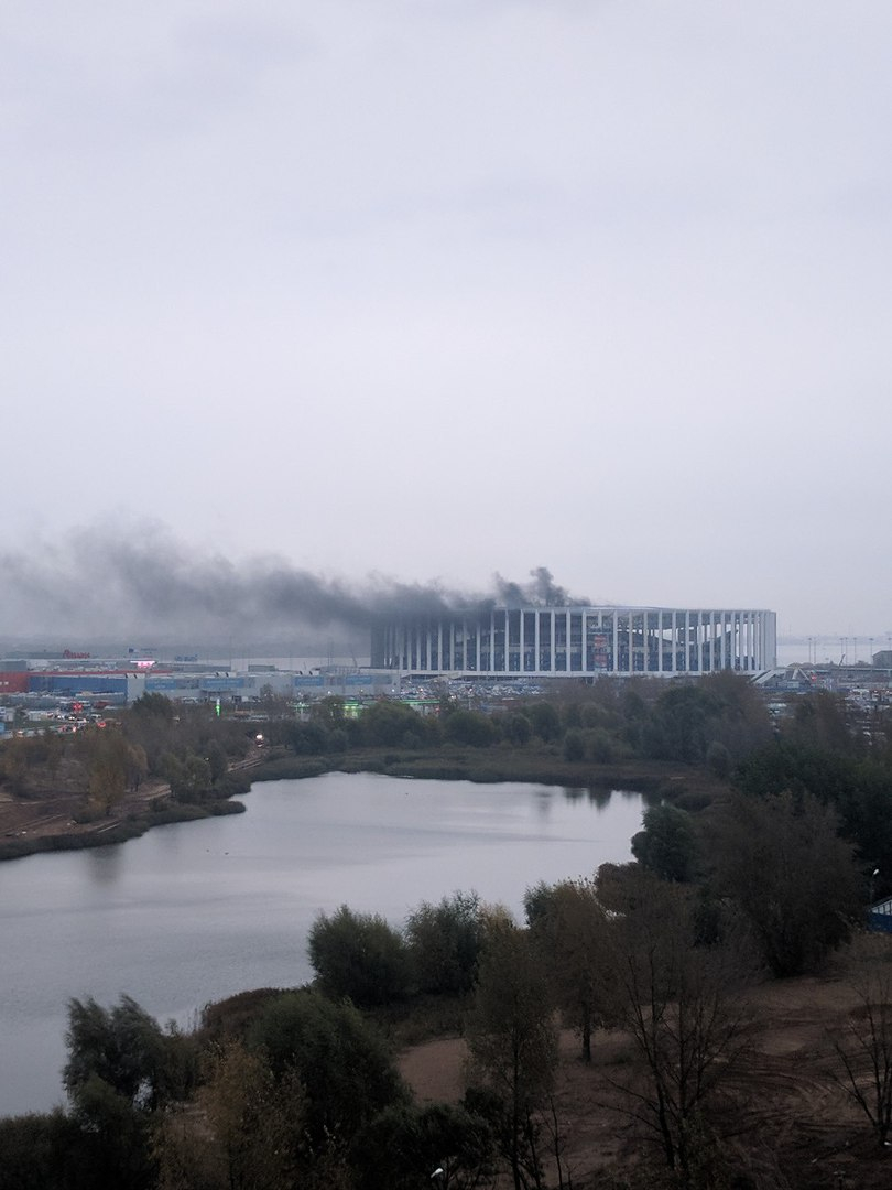 На Стрелке горит строящийся стадион "Нижний Новгород" (ФОТО, ВИДЕО)