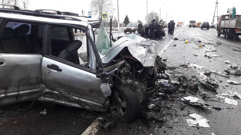 Железное месиво на Богородской трассе: в страшной аварии погибли три человека (фото)