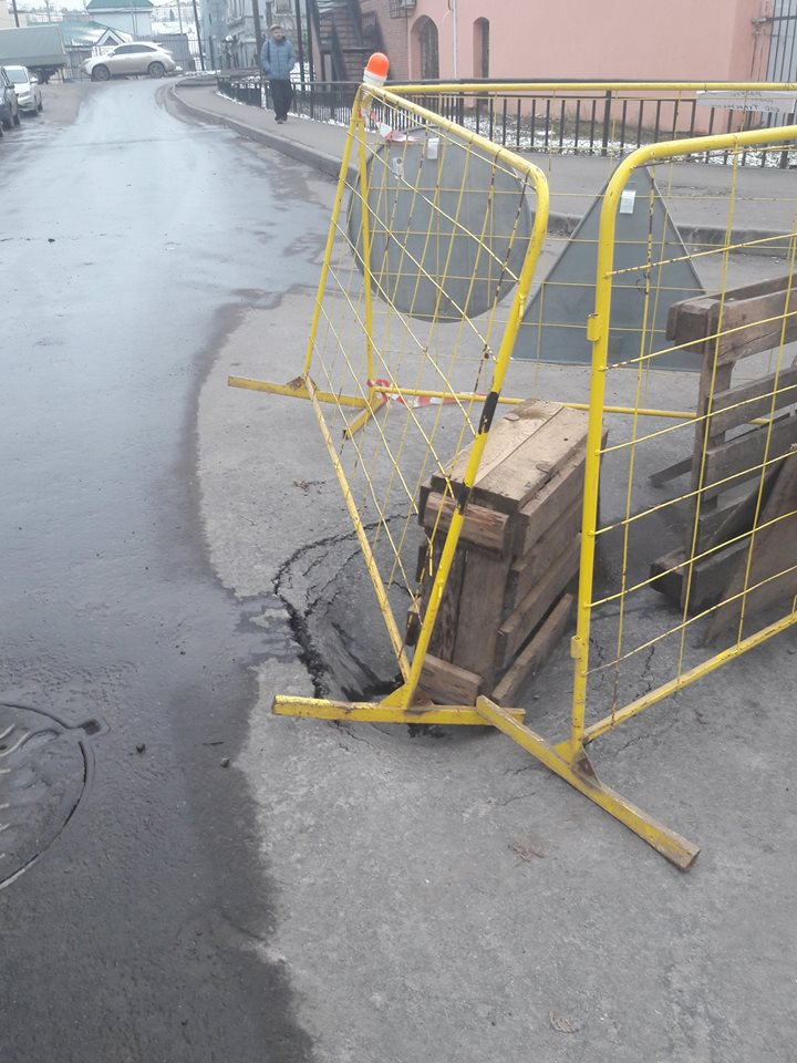 Чиновники объяснили причину затопления улицы Стрелка после ремонта