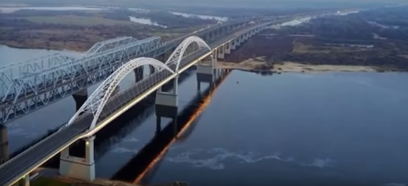В Нижнем Новгороде на Волге снова появились нефтяные пятна (ВИДЕО)