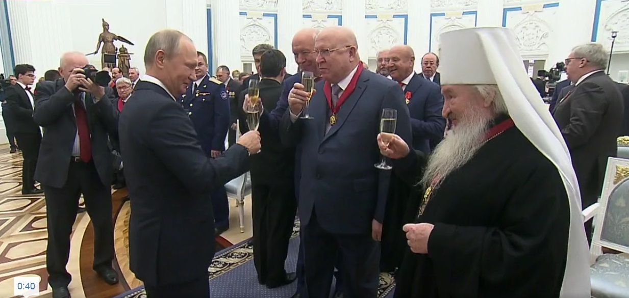 Валерий Шанцев получил обещанную государственную награду из рук Владимира Путина