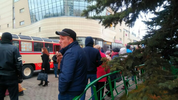 Сразу в нескольких нижегородских ТЦ ищут бомбы (ФОТО, ВИДЕО)