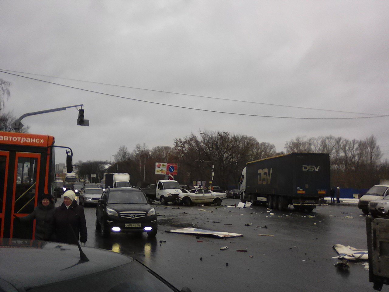 Массовая авария парализовала движение на нескольких нижегородских улицах (ФОТО)