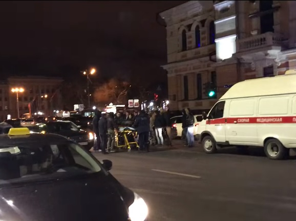 В Нижнем Новгороде иномарка сбила девушку около ночного клуба (ВИДЕО)